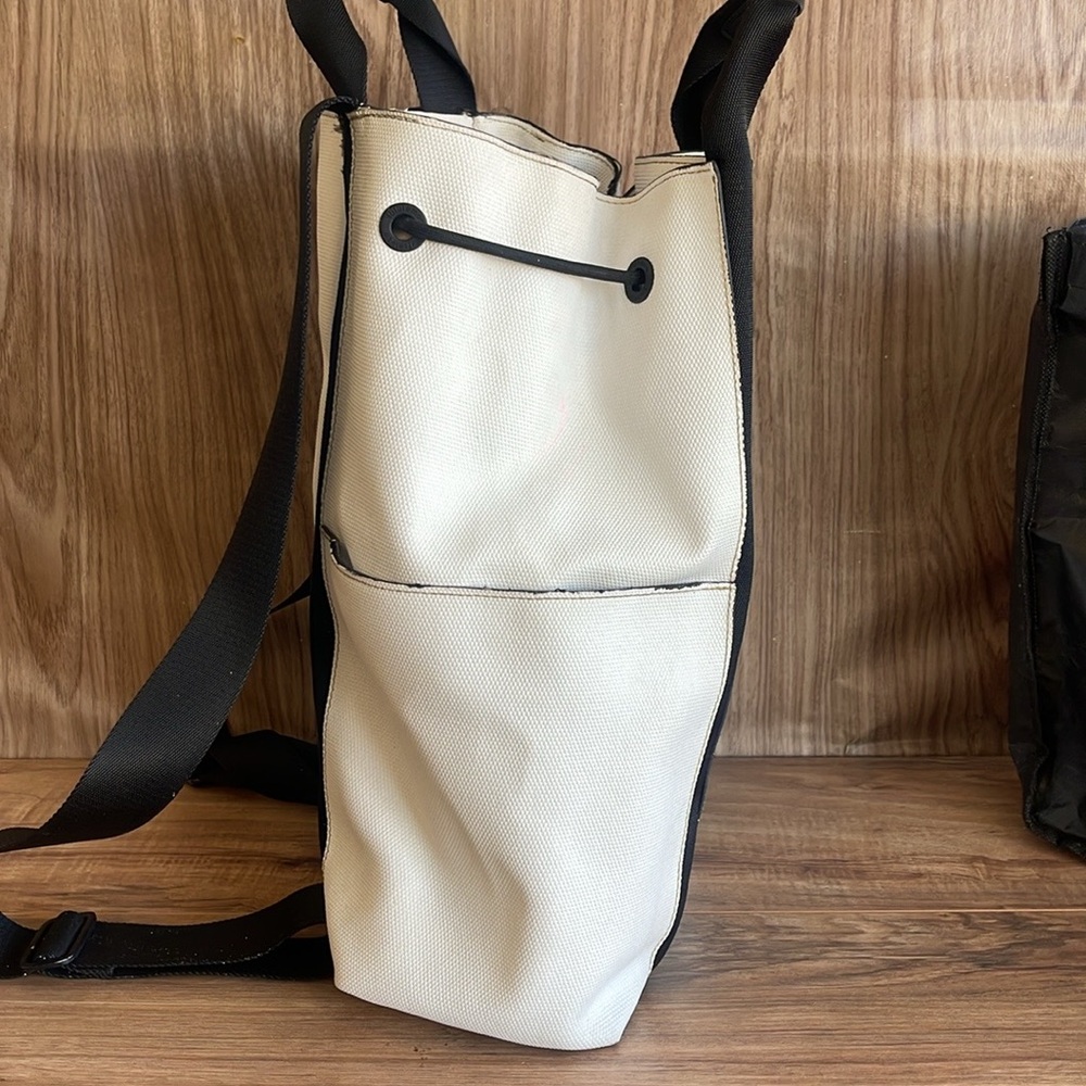 Pre-owned lululemon White and Black Women's Backpack - Picture 9 of 16